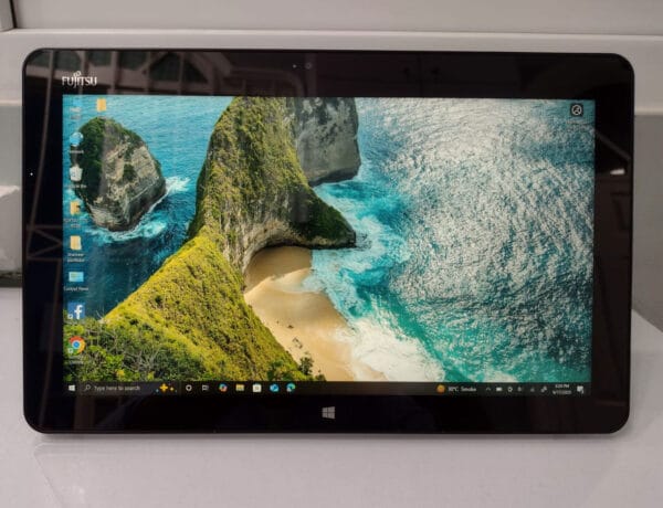 Fujitsu-Stylistic-R726-1