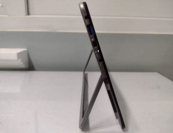Fujitsu-Stylistic-R726-2