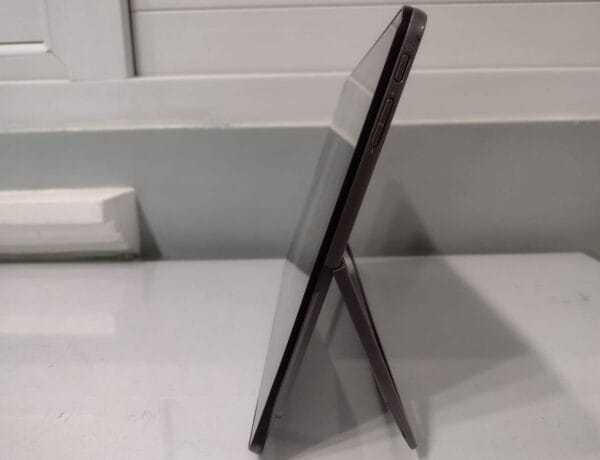 Fujitsu-Stylistic-R726-3