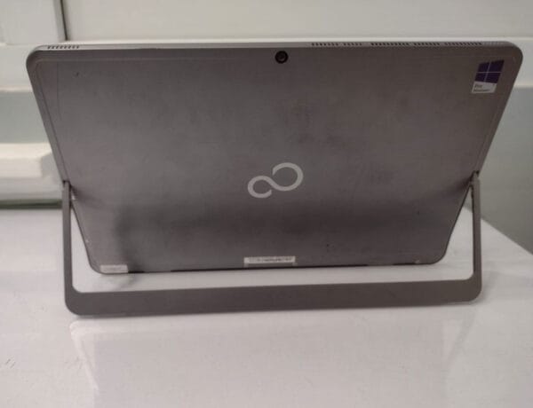 Fujitsu-Stylistic-R726-4