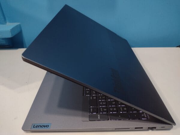 Lenovo Ultra 7